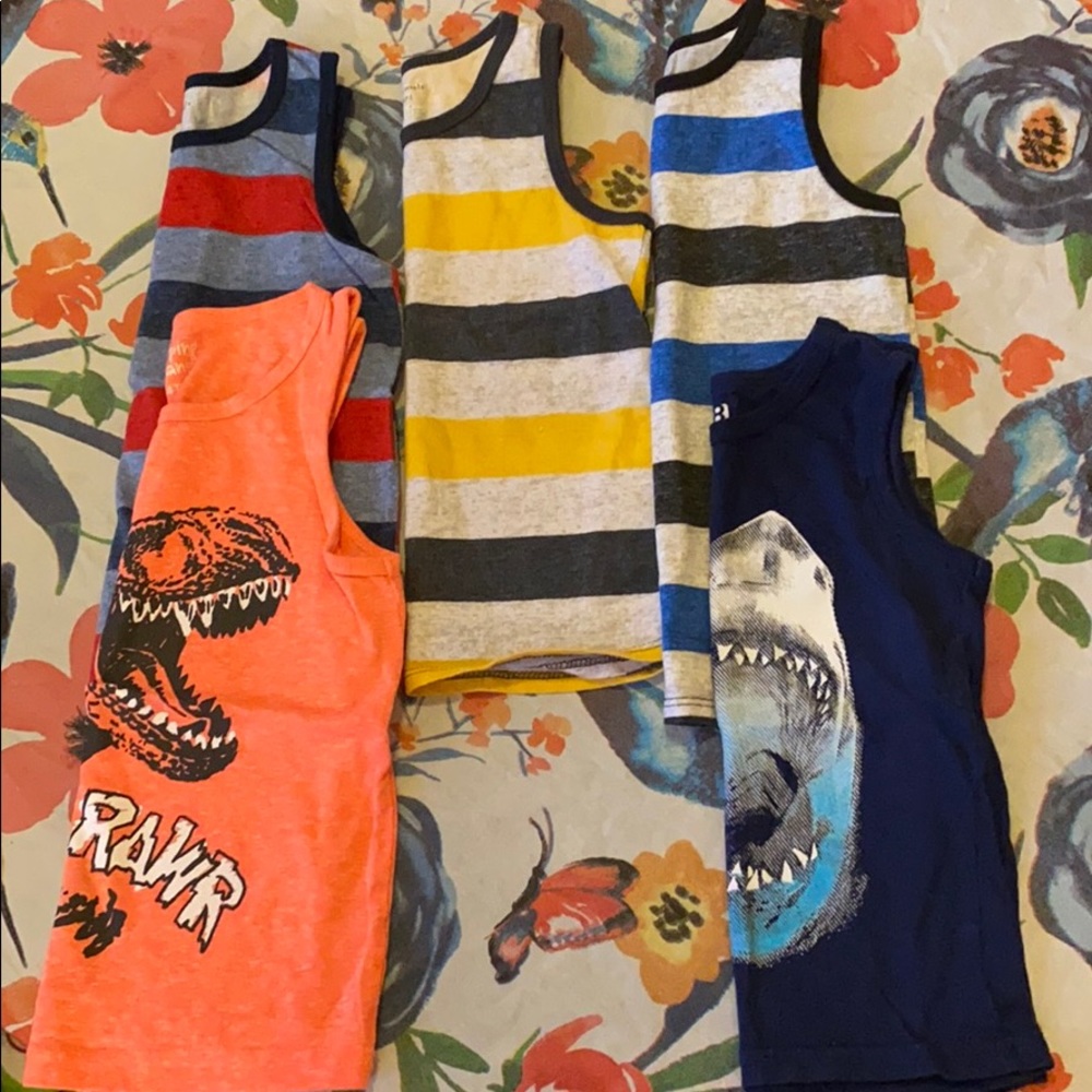 Nice summer shirt bundle 4T runs a little small